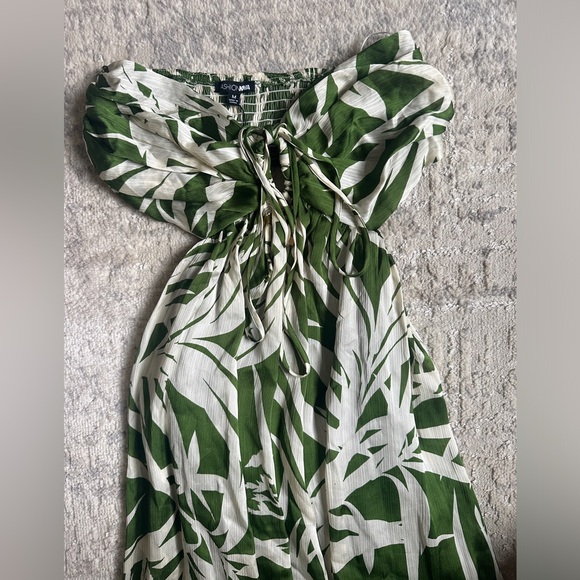 Beautiful tropical cut out halter maxi dress NWT Sz M - Picture 3 of 4